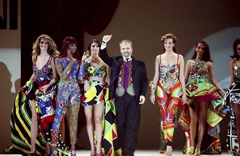 cosa contraddistingue lo stile di versace|gianni versace infanzia.